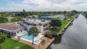 Waterfront with gulf access, close to many beautiful beaches - Happy Landings